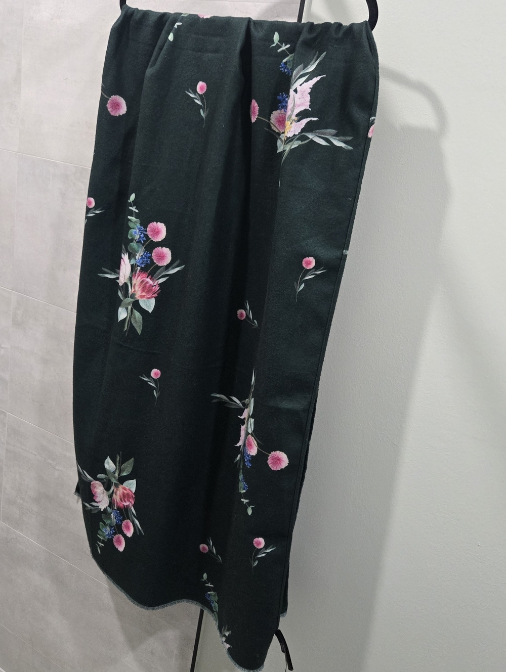 Ted Baker Floral Wrap Scarf Blanket With Fringe 26.5 X 76 inches